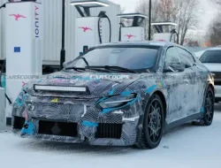 Ferrari Terungkap: Penampakan Mobil Listrik Perdana Saat Pengisian Baterai