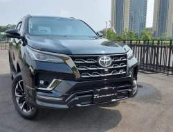 Simulasi Kredit Fortuner GR 2025: DP 20%, Cicilan Mandiri vs BCA