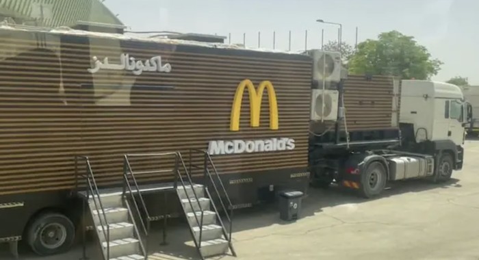 Trump di Arab Saudi: Makan Siang Spesial McDonald's?